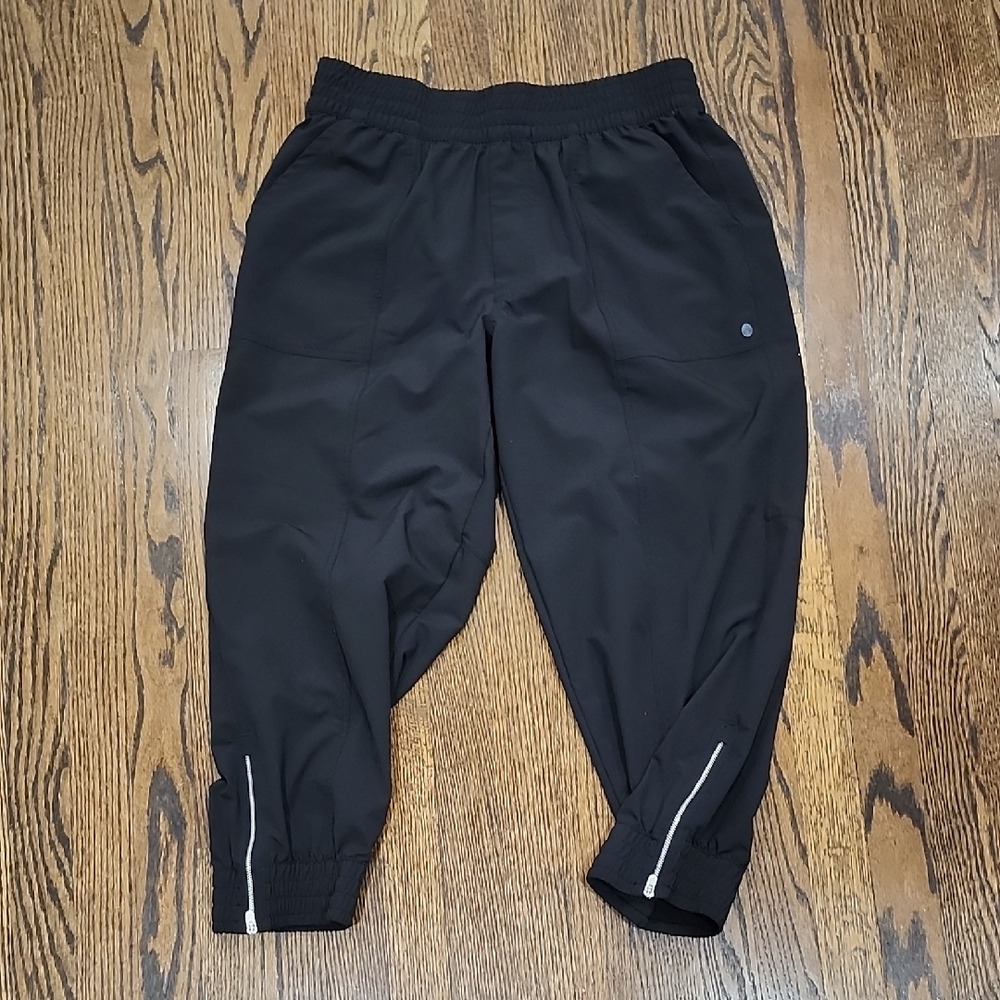 Apana Women's Size XL Black Jogger Pants with Reflective Logo And Ankle Zippers
